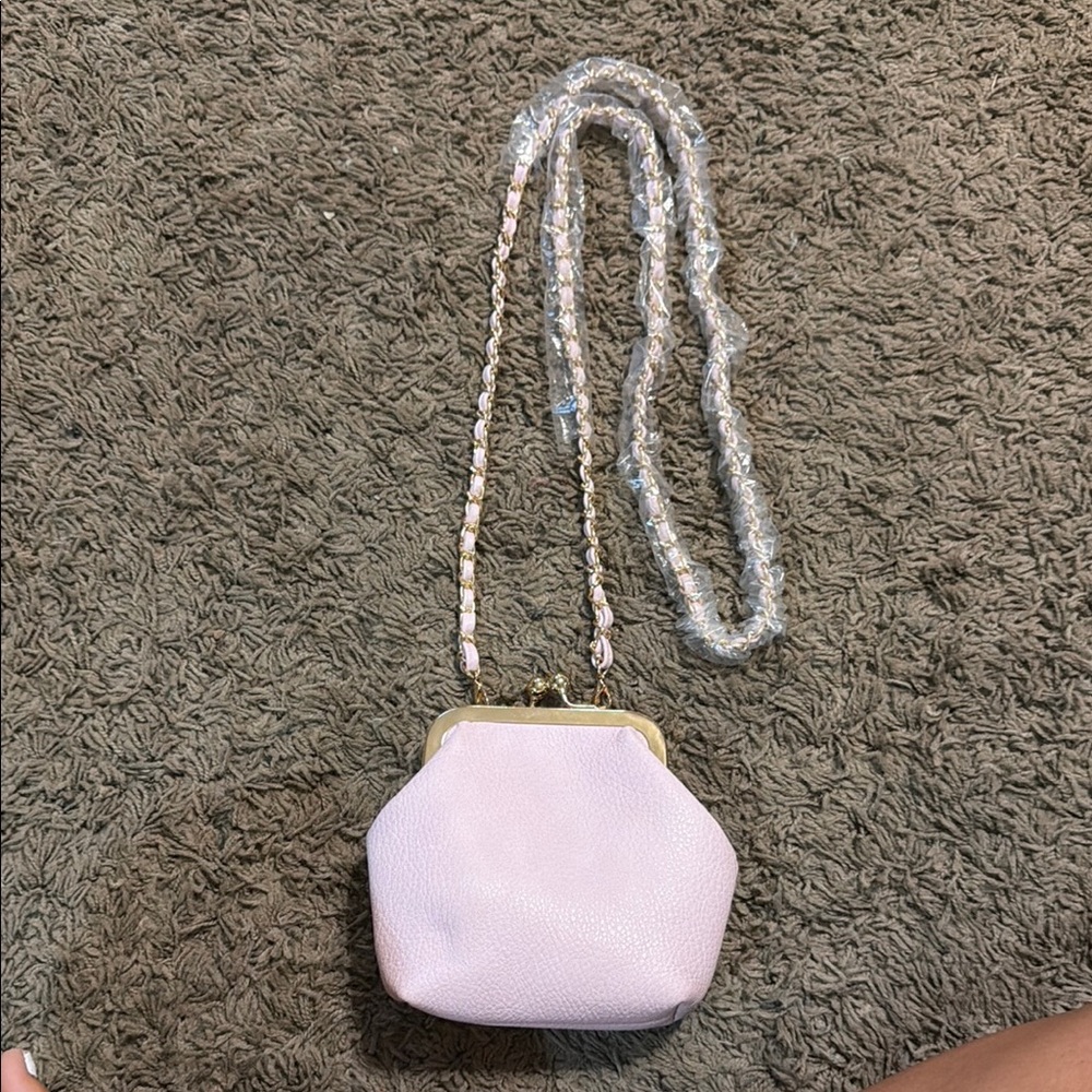Leather Kiss-Lock Crossbody Bag in Light Pink